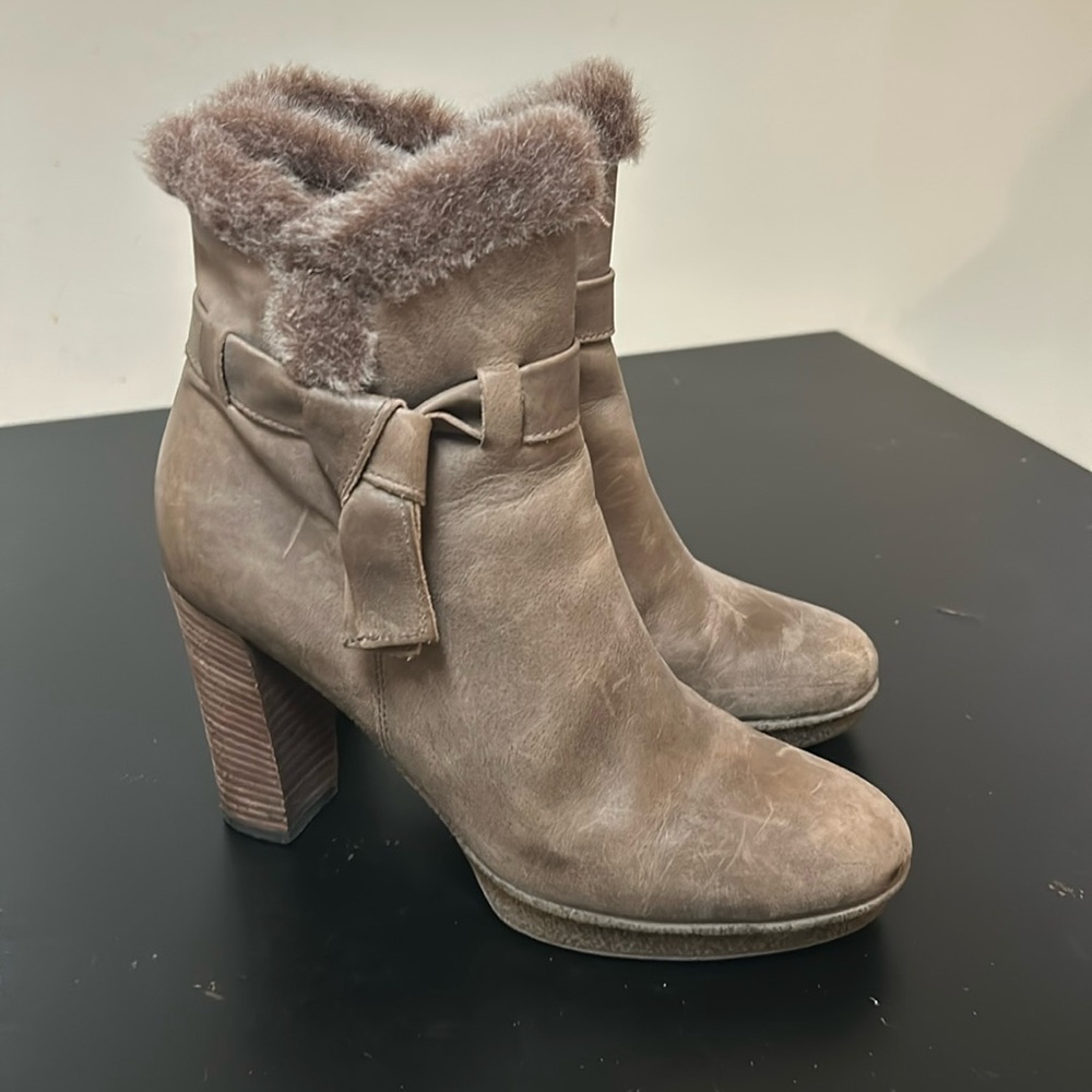 Aquatalia Russell & Bromley Block Heeled Tan Leather Ankle Boots Women's Size 6